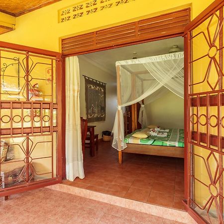Airport Guesthouse Εντέμπε Εξωτερικό φωτογραφία